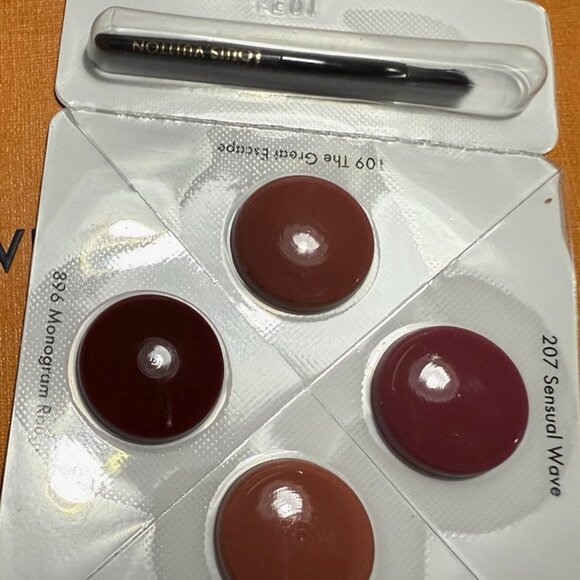 AUTHENTIC RARE LV MAKEUP Mini LIPSTICK Gift PALETTE-Comes in LV GIFT PACKAGE - Picture 2 of 4